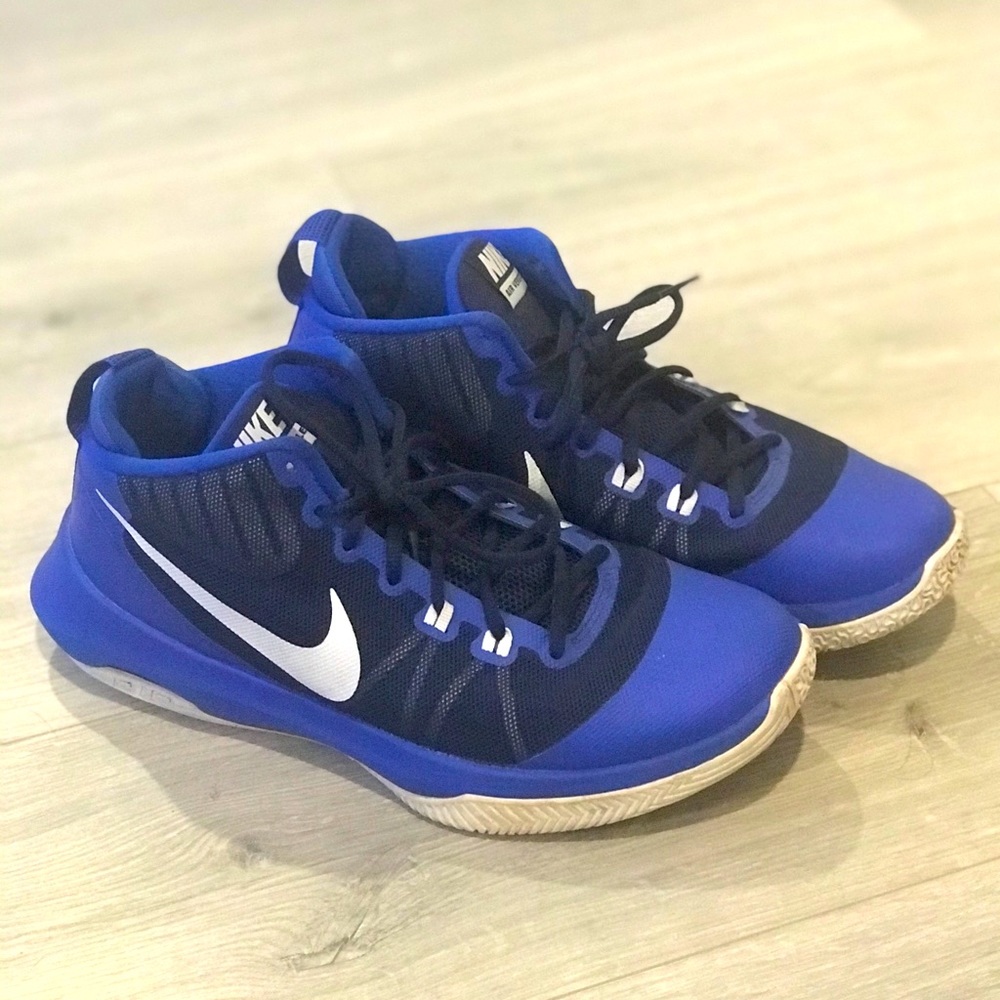 Size 9.5 Nike Basketball shoes